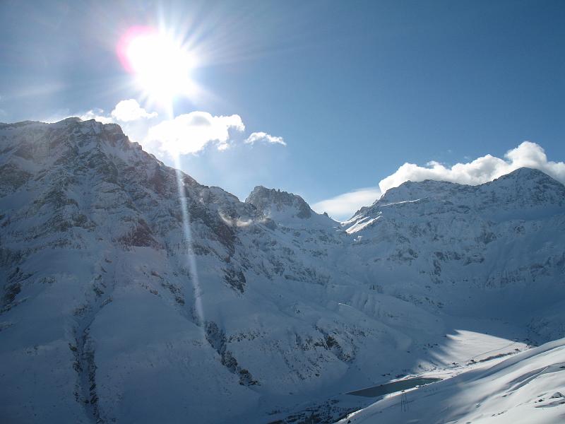 20090310_safien4michi 014.jpg - Alperschällihorn und das Steilerhorn im Hintergrund. Vorne links das Schwarzhorn